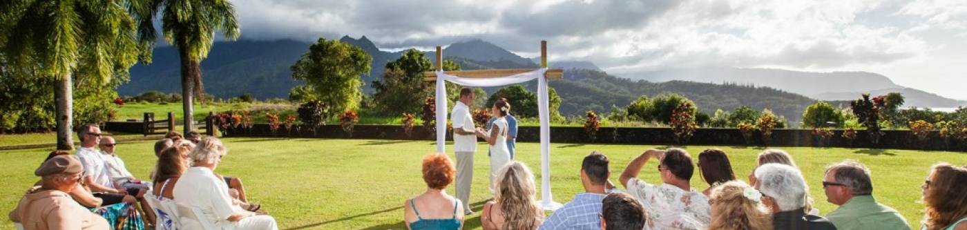 Wedding against the Hawaii mountains